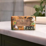 The English Soap Company Anniversary Honey and Camomile Soap - Luxury Shea Butter Bar - Sweet Floral Scent with Apple and Cedarwood, Vegan Friendly, Plastic-Free, Made in England - 190g