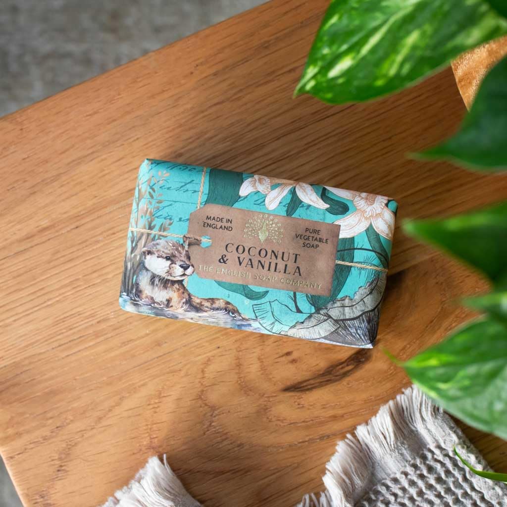 English Soap Company Anniversary Collection Coconut and Vanilla Soap Bar - Luxury Shea Butter - Moisturising, Vegan, Plastic-Free, Sustainable & Gift Ready - 190g